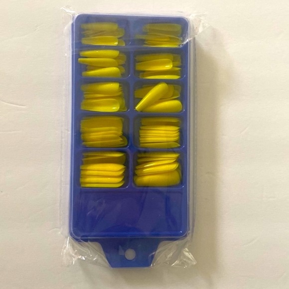 100pcs Flourecent yellow fake nails - Picture 1 of 4